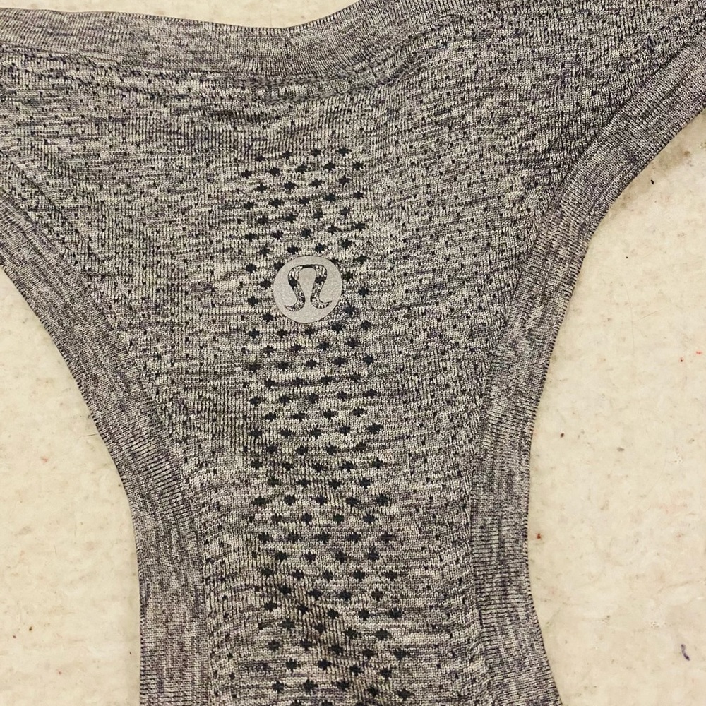Lululemon Swiftly Tech Racerback Tank. Size 8 Gray - Picture 4 of 5